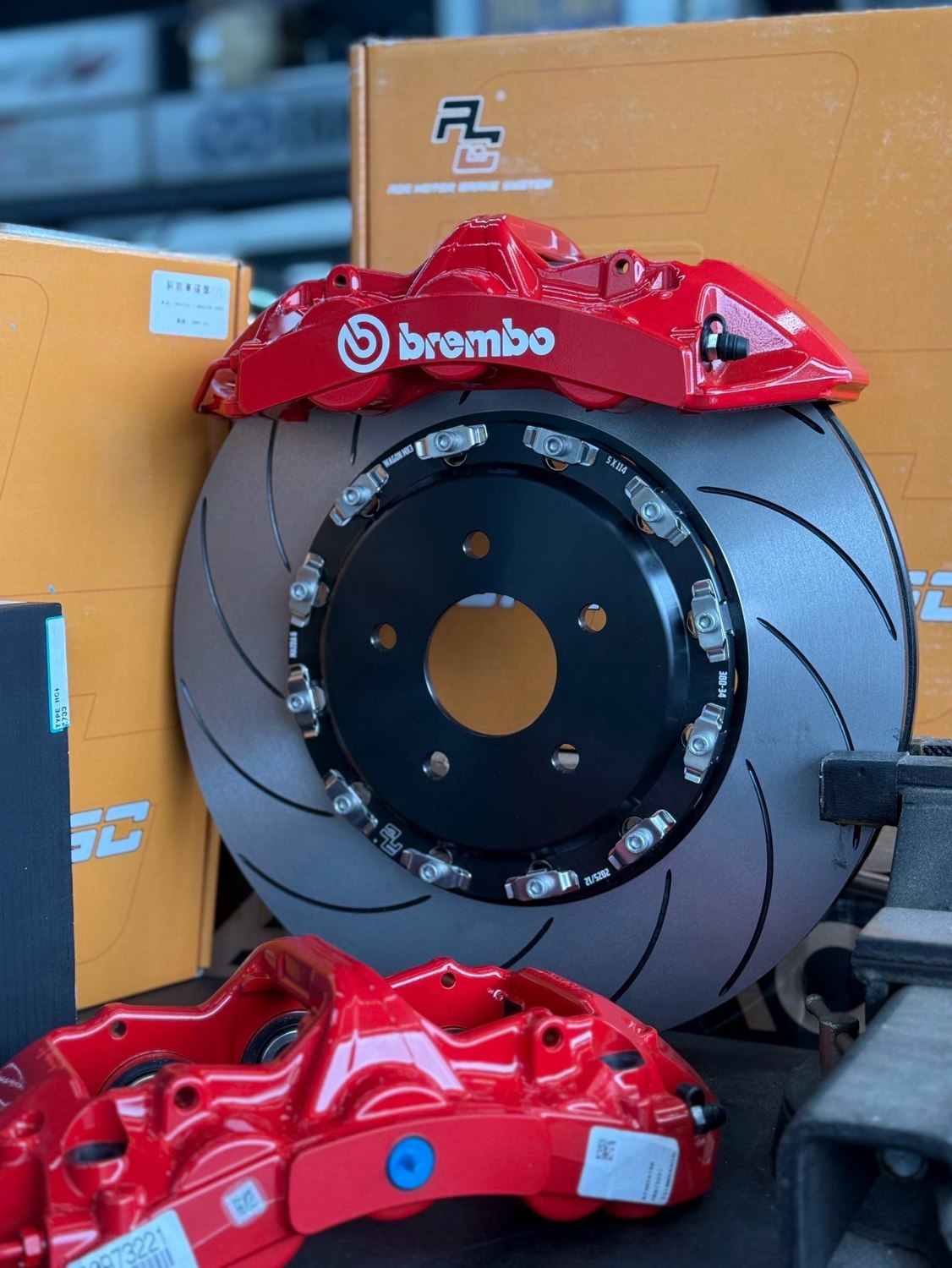 BREMBO GT6 六活塞卡鉗 · 2