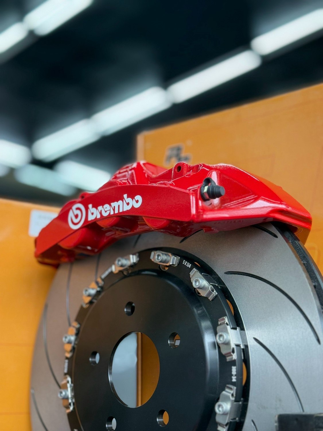 BREMBO GT6 六活塞卡鉗 · 3