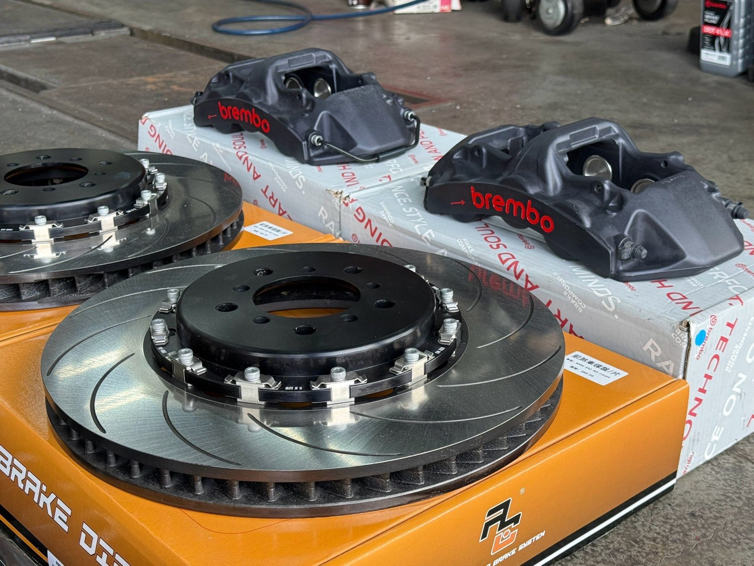 BREMBO GTS 六活塞卡鉗 · 2