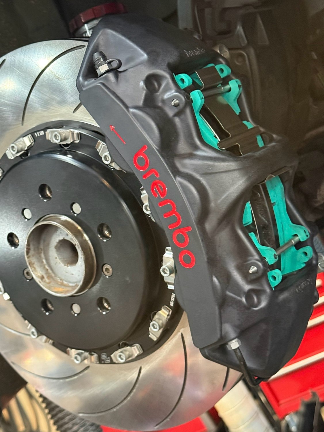 BREMBO GTS 六活塞卡鉗 代表照片
