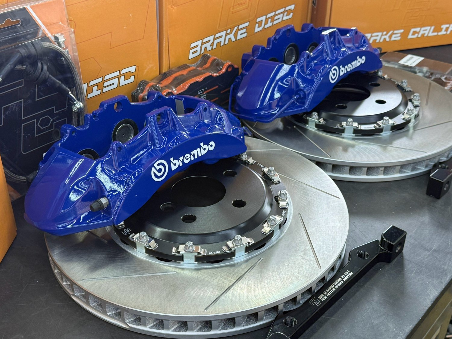 BREMBO OE 原廠型 ZL1 六活塞卡鉗 · 3