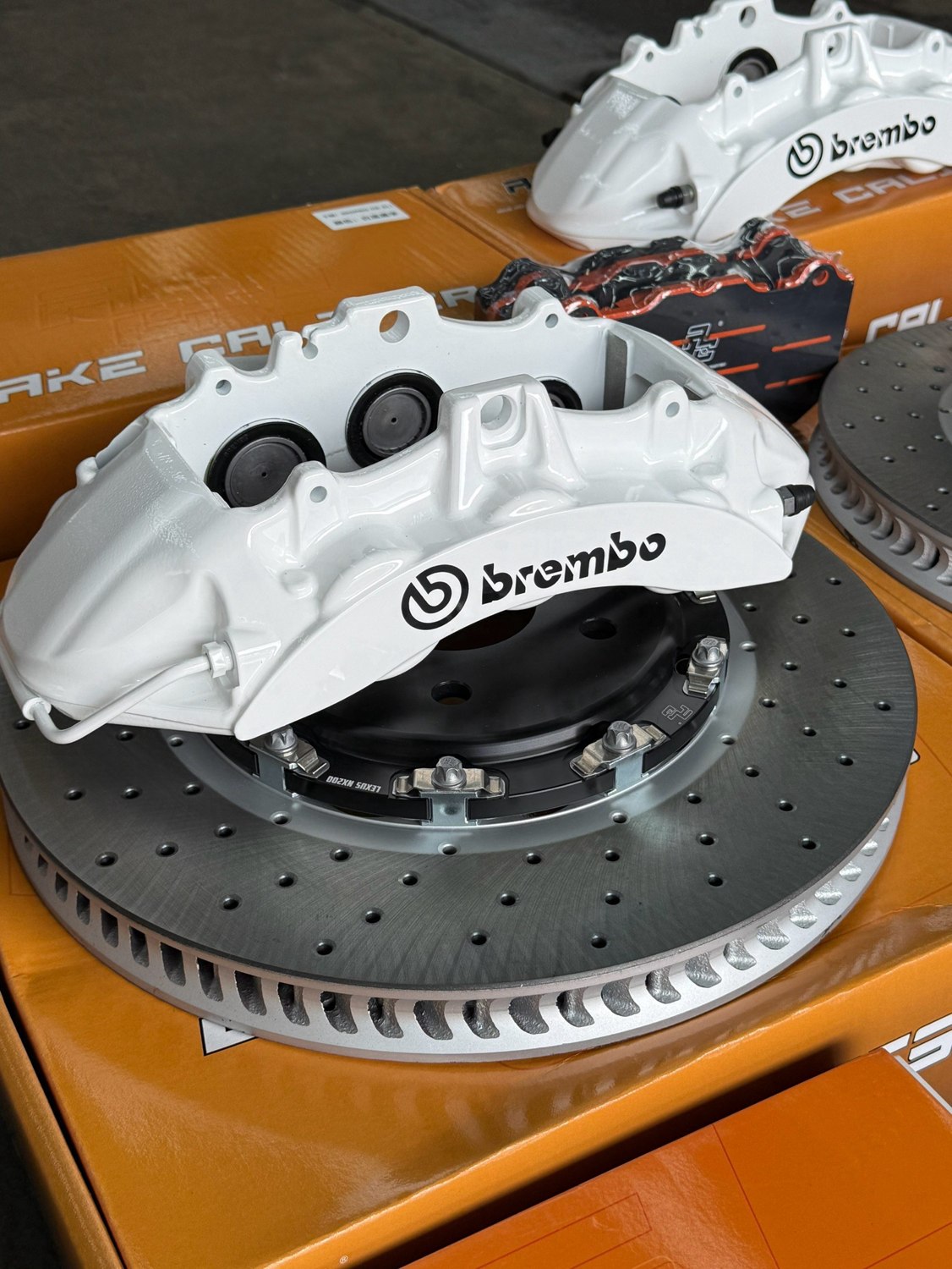 BREMBO OE 原廠型 ZL1 六活塞卡鉗 · 4